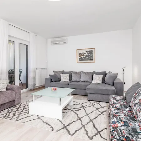 With Parking Space - 21460 شقة *