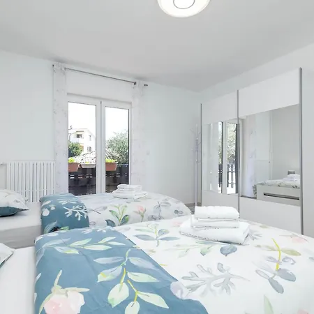 With Parking Space - 21460 Apartman Umag