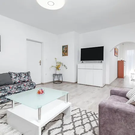 Apartman With Parking Space - 21460
