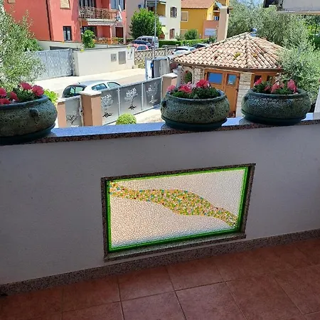 Apartment With A Parking Space - 21460 Umag