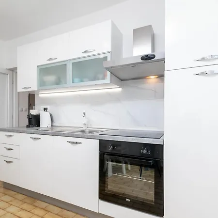 With Parking Space - 21460 Appartement Umag